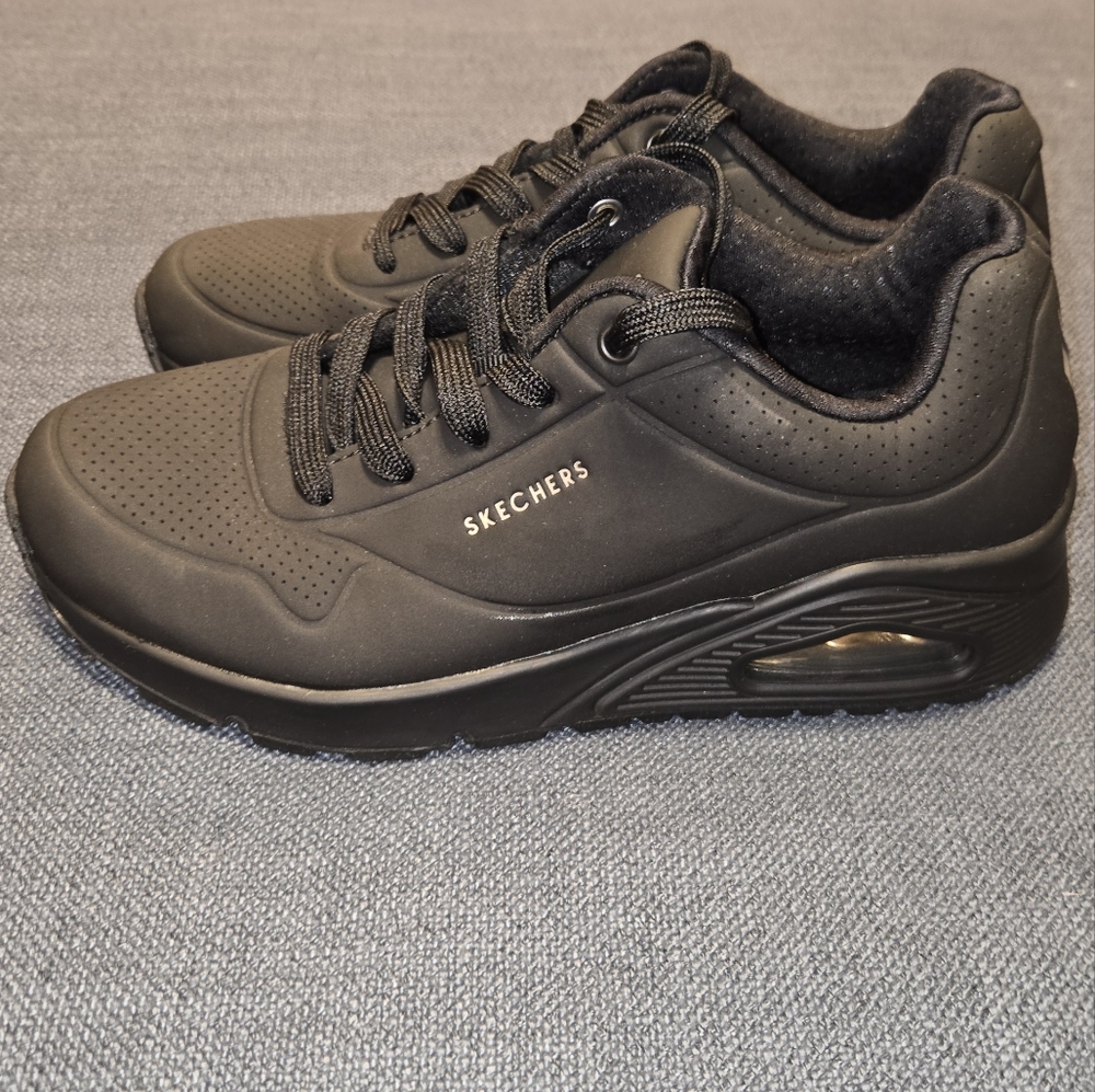 Sketchers Uno stand on air